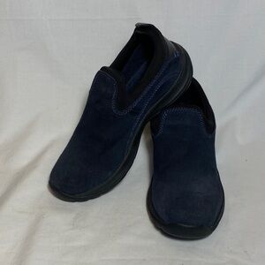 Lands’ End Navy Suede Leather All Weather Slip-on Shoes - women-6B